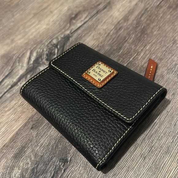 Dooney & Bourne Wallet - Picture 2 of 6